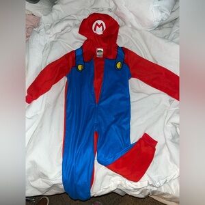 Super Mario Outfit Size 4/5